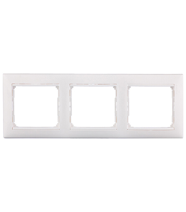 Рамка Legrand Valena трехместная белая (694242)