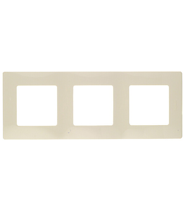 Рамка Legrand Etika трехместная слоновая кость (672513)