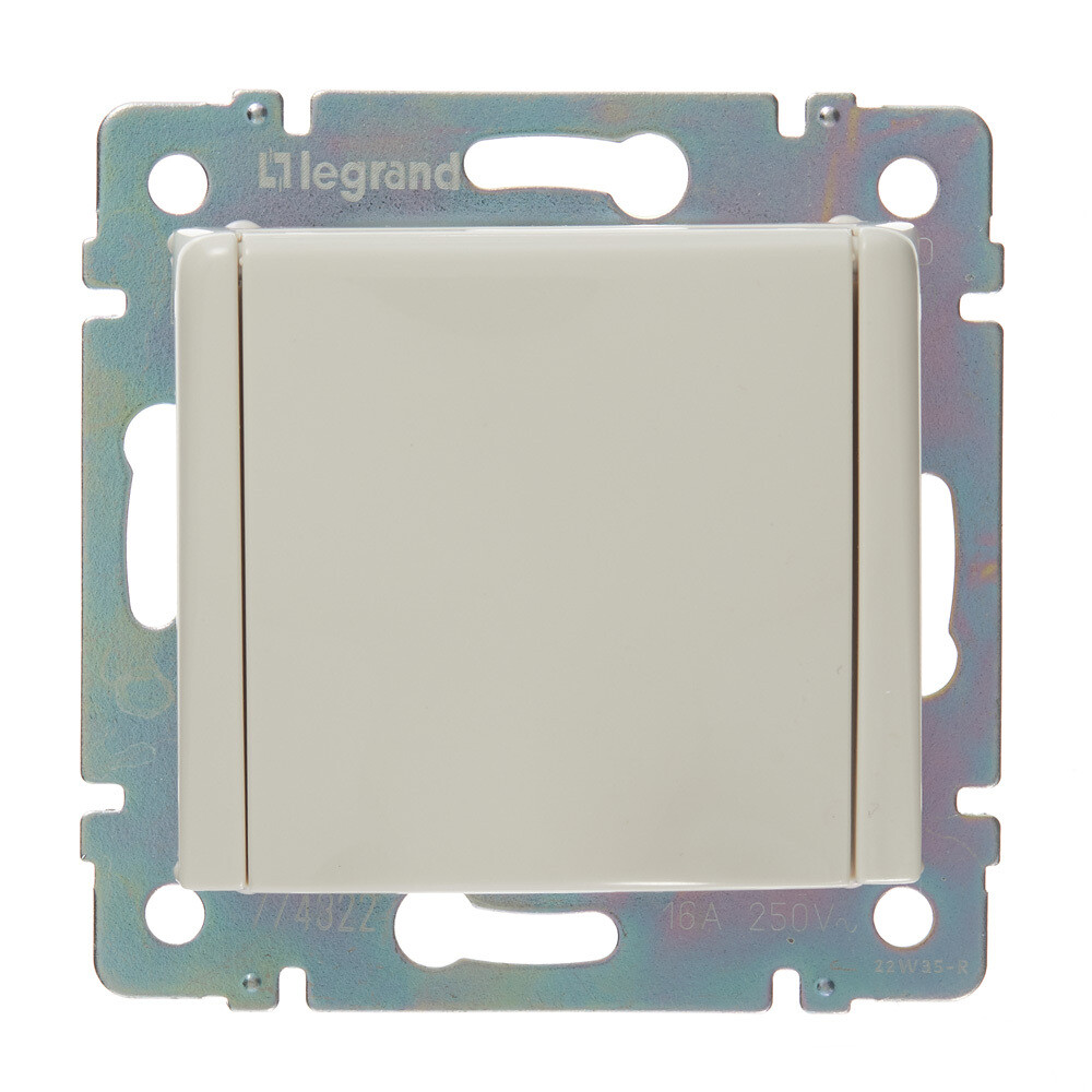 Розетка Legrand Valena встраиваемая слоновая кость с крышкой (695614)