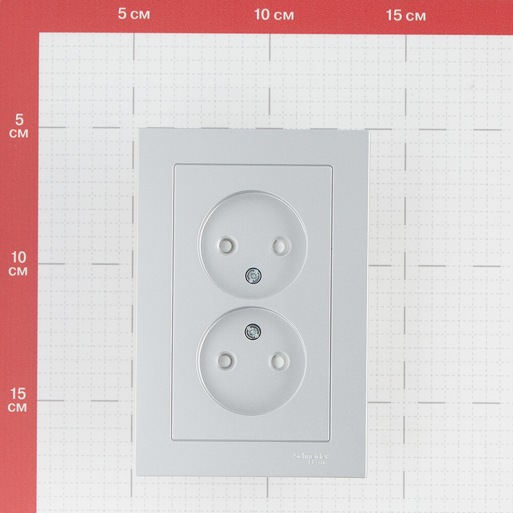 Розетка Systeme Electric AtlasDesign встраиваемая алюминий со шторками (ATN000322)